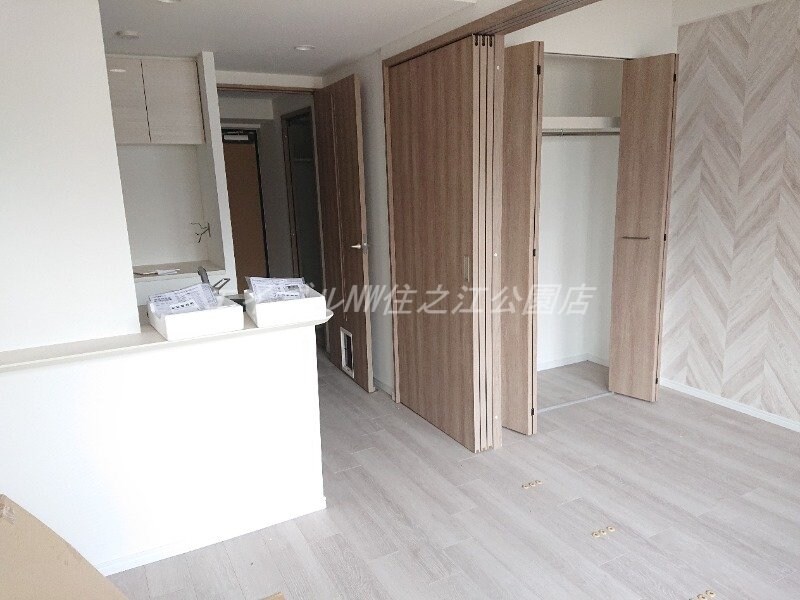 物件内観写真3　(建築中写真★奇数階と偶数階で壁クロスと床の色が異なります★)