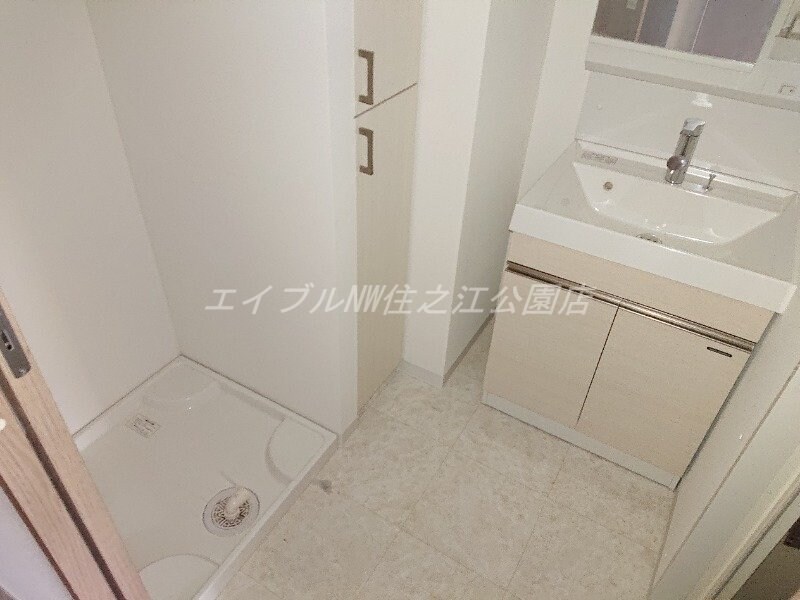 物件内観写真8　(建築中写真★奇数階と偶数階で壁クロスと床の色が異なります★)