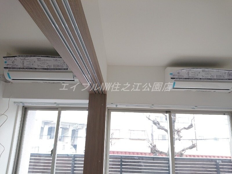 物件内観写真11　(建築中写真★奇数階と偶数階で壁クロスと床の色が異なります★)