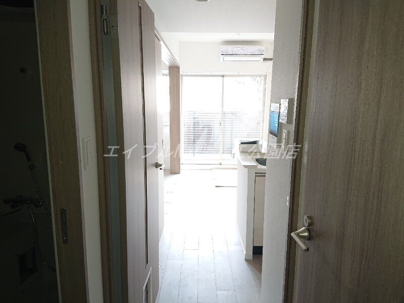 物件内観写真13　(建築中写真★奇数階と偶数階で壁クロスと床の色が異なります★)