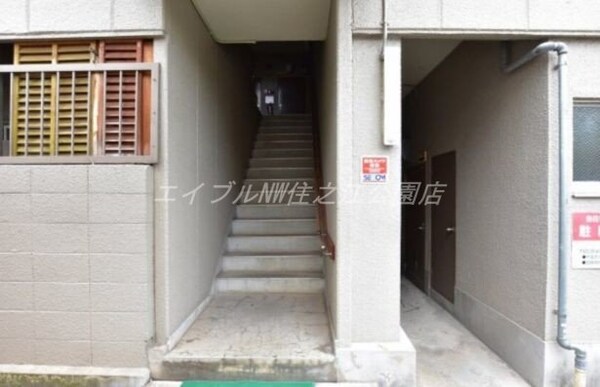 エントランス(階段)