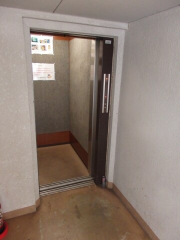 物件外観写真3　(エレベーター)