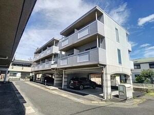 グラヴィＡ棟外観写真