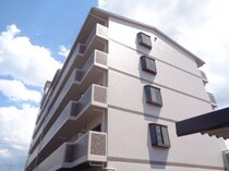 コスミックルーム21の外観写真