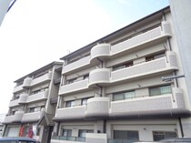 カルフールⅣの外観写真