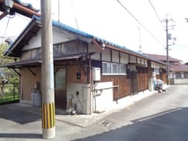 苗鹿１丁目安本邸貸家の外観写真