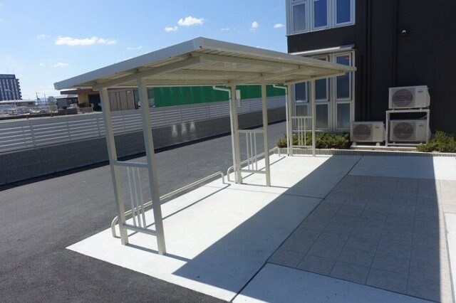 物件外観写真4　(専用駐輪場)