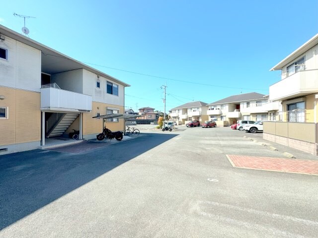 物件外観写真4　(他号室の写真の為異なる場合は、現況優先とします。)