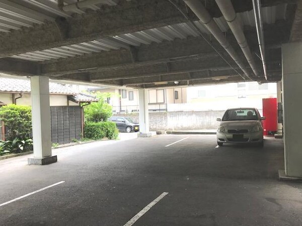 駐車場・駐輪場