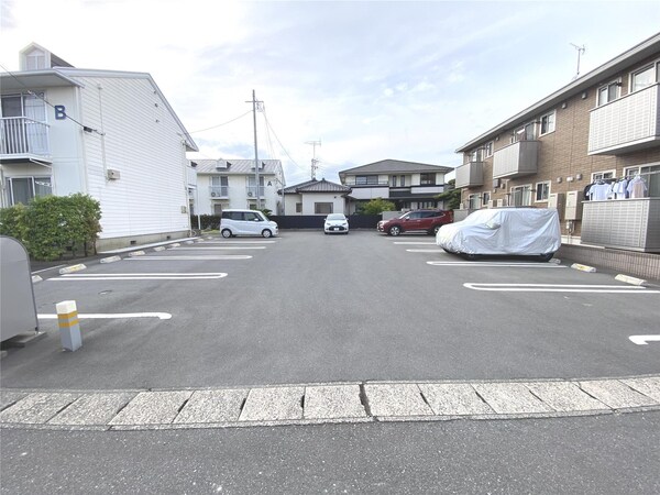 駐車場・駐輪場