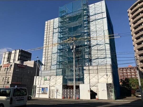 建築中
