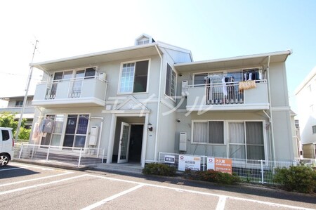ロイヤルハイツ山上　A棟外観写真
