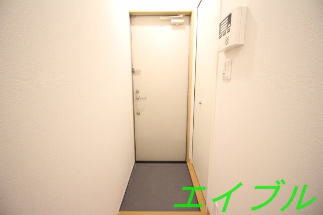 物件内観写真12　(玄関)