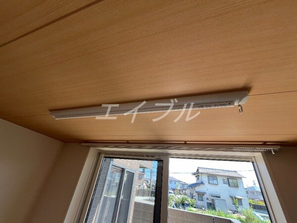 その他設備(和室に室内物干し)