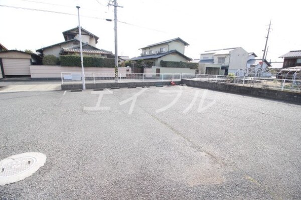 駐車場(平面駐車場は広い)