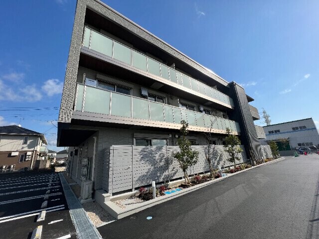 物件外観写真3　(建築中)