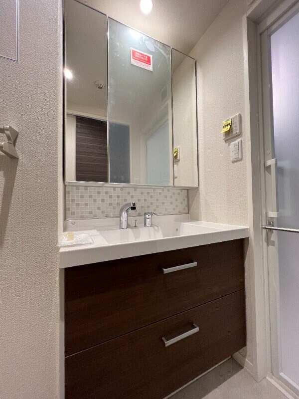 物件内観写真16　(給湯リモコン)