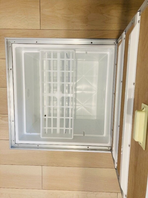 物件内観写真20　(床下収納)