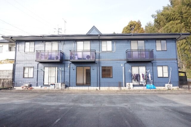 サンライフ山中の建物外観