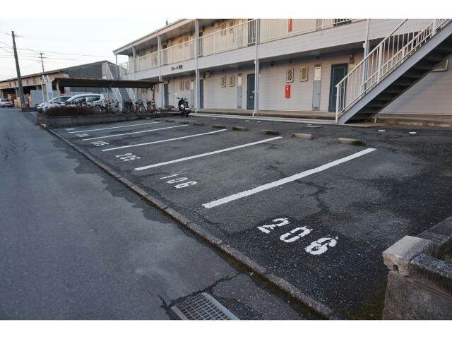 物件外観写真2　(駐車場)