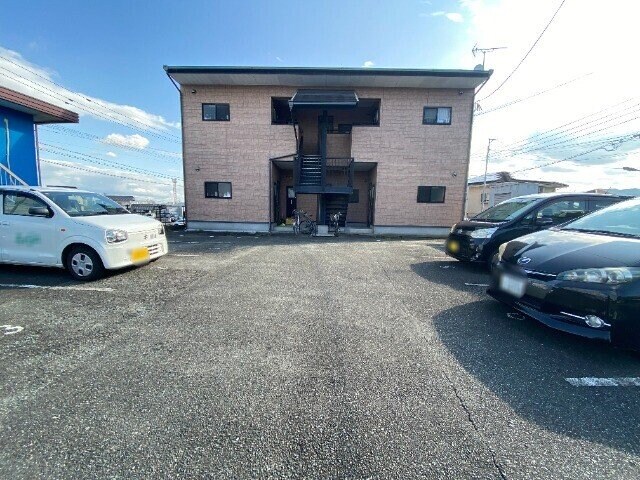 物件外観写真3　(駐車場)