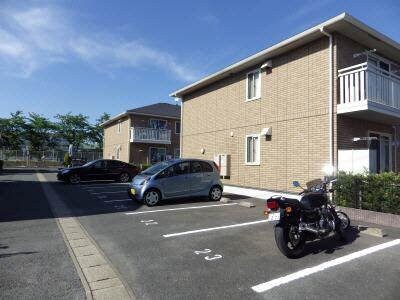 物件外観写真3　(駐車場)