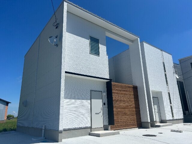 エクリュ上峰の建物外観