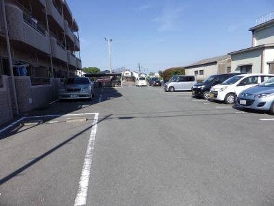 物件外観写真3　(駐車場)