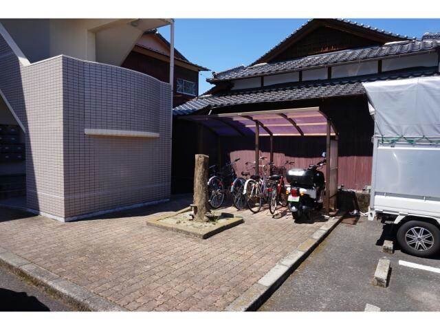 物件外観写真5　(駐輪場)