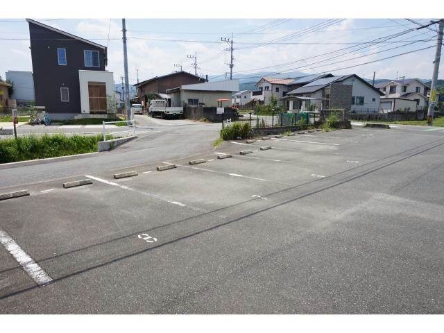 物件外観写真4　(駐車場)