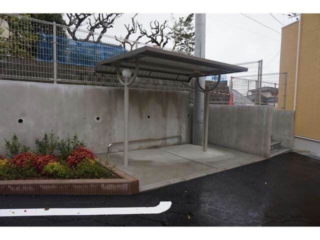 物件外観写真5　(駐輪場)