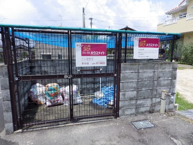 物件外観写真6　(ゴミ置き場)