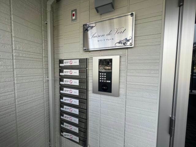 物件外観写真3　(エントランス部分)