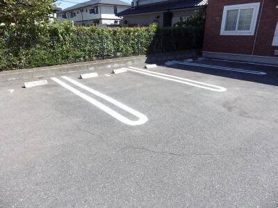物件外観写真4　(駐車場)