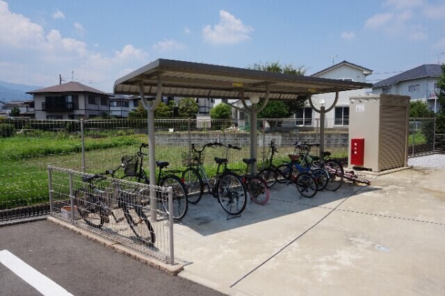 物件外観写真4　(駐輪場)