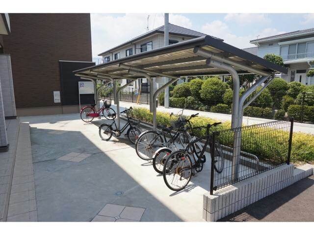 物件外観写真4　(駐輪場)