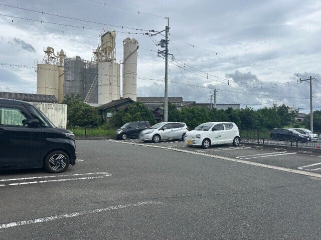 物件外観写真4　(駐車場)