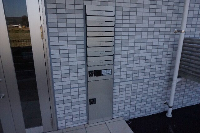 物件外観写真5　(集合ポスト・宅配ボックス)