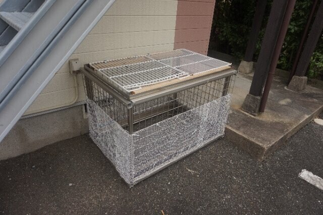 物件外観写真4　(ゴミ置き場)