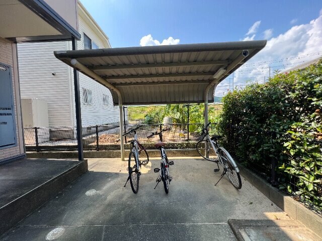 物件外観写真5　(駐輪場)