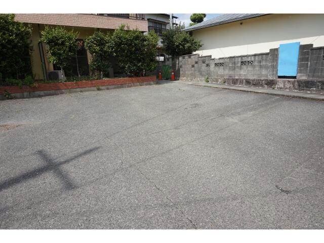 物件外観写真4　(駐車場)