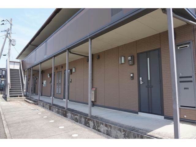 物件外観写真4　(エントランス部分)