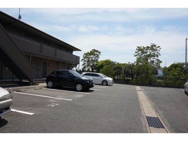 物件外観写真5　(駐車場)