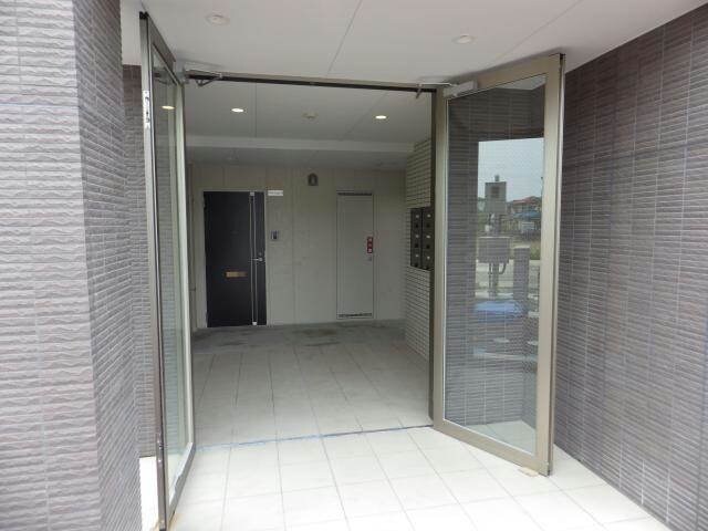 物件外観写真4　(エントランス部分)