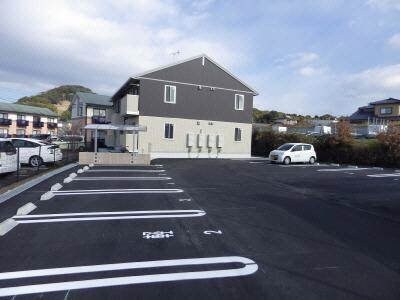 物件外観写真4　(駐車場)