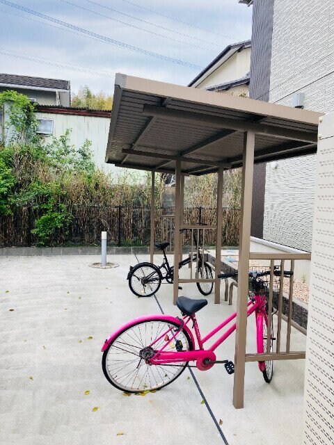 物件外観写真5　(駐輪場)