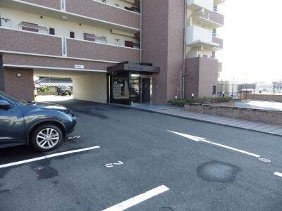 物件外観写真5　(駐車場)