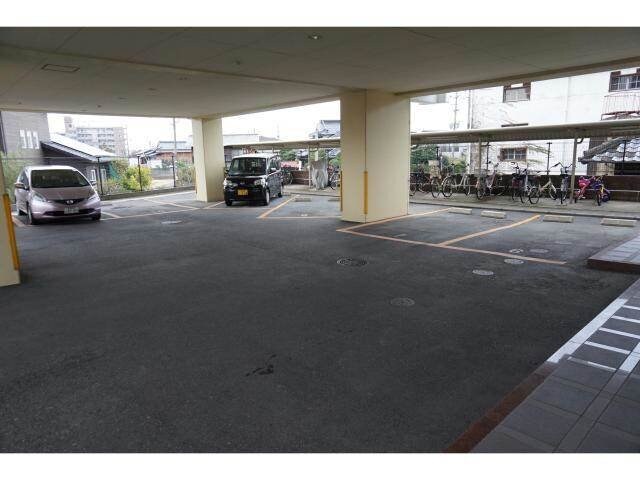 物件外観写真2　(駐車場)