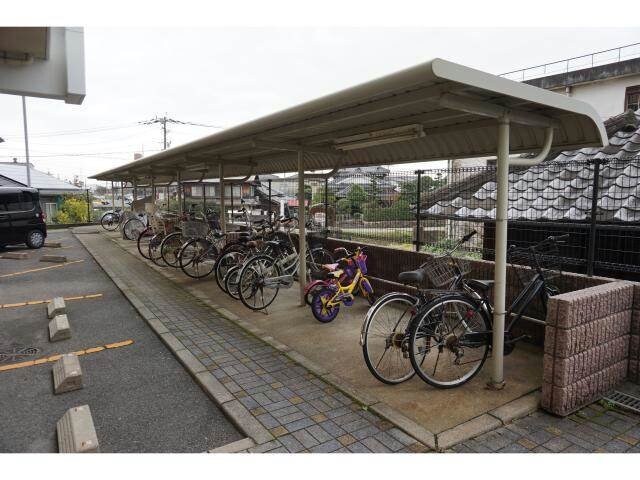 物件外観写真3　(駐輪場)