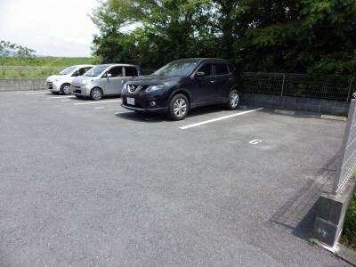 物件外観写真4　(駐車場)